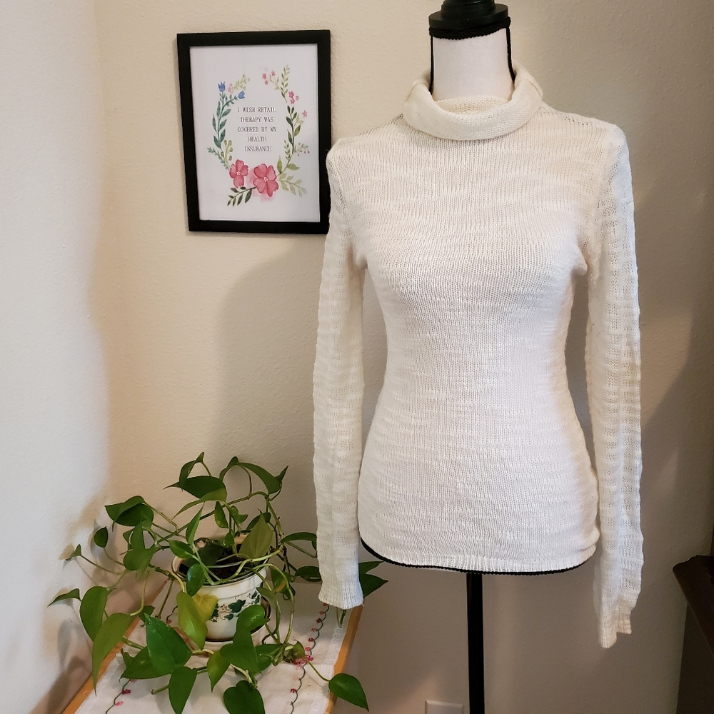 Decree Juniors Medium Cream Turtleneck Sweater Lightweight Thin Knit